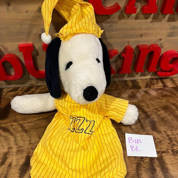 Vintage Peanuts Snoopy 21” Plush Yellow Pajamas Zzz Night Gown Toy - Picture 1 of 6